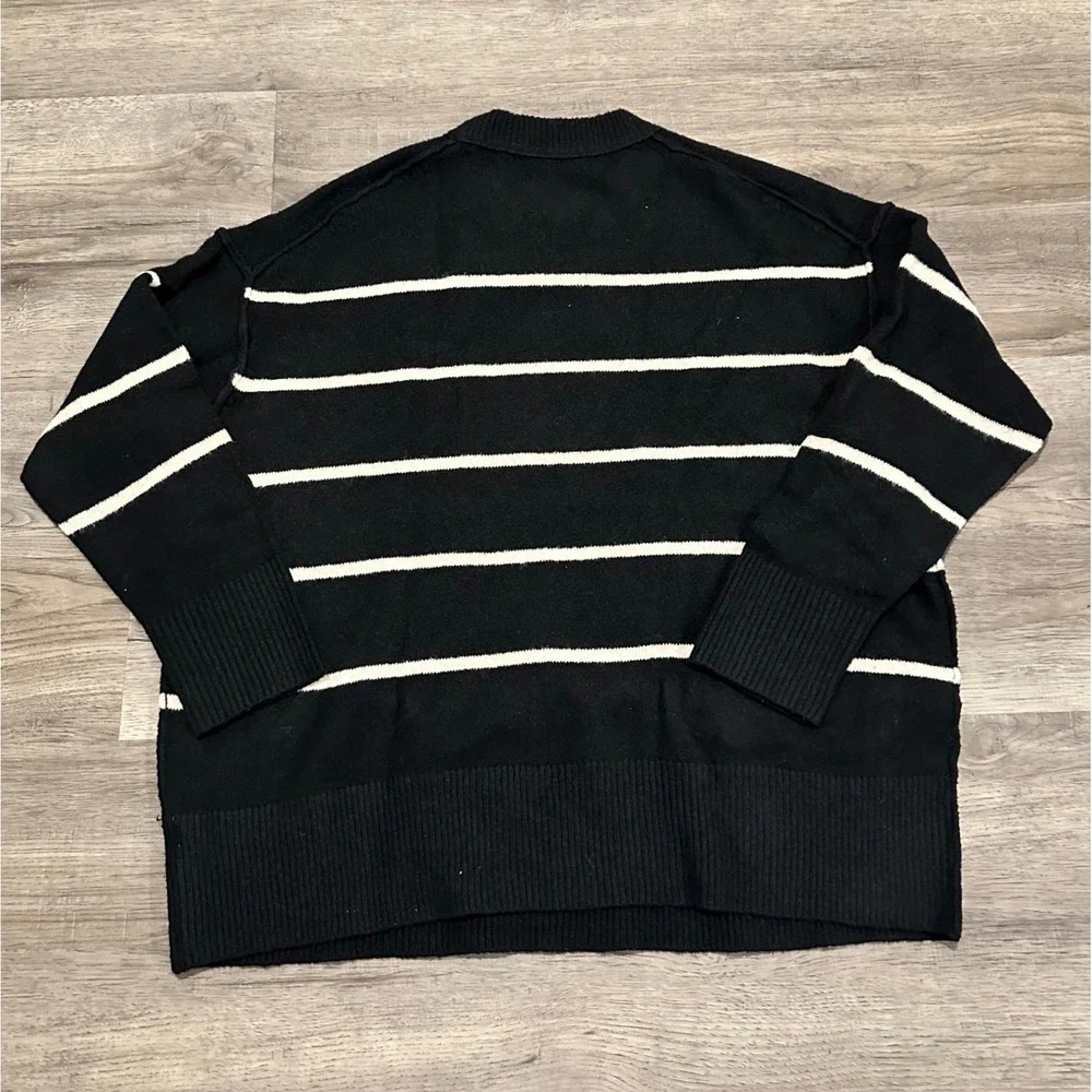 Aerie Womens Black White Striped Crewneck Oversized Knit Sweater Medium - Picture 2 of 8